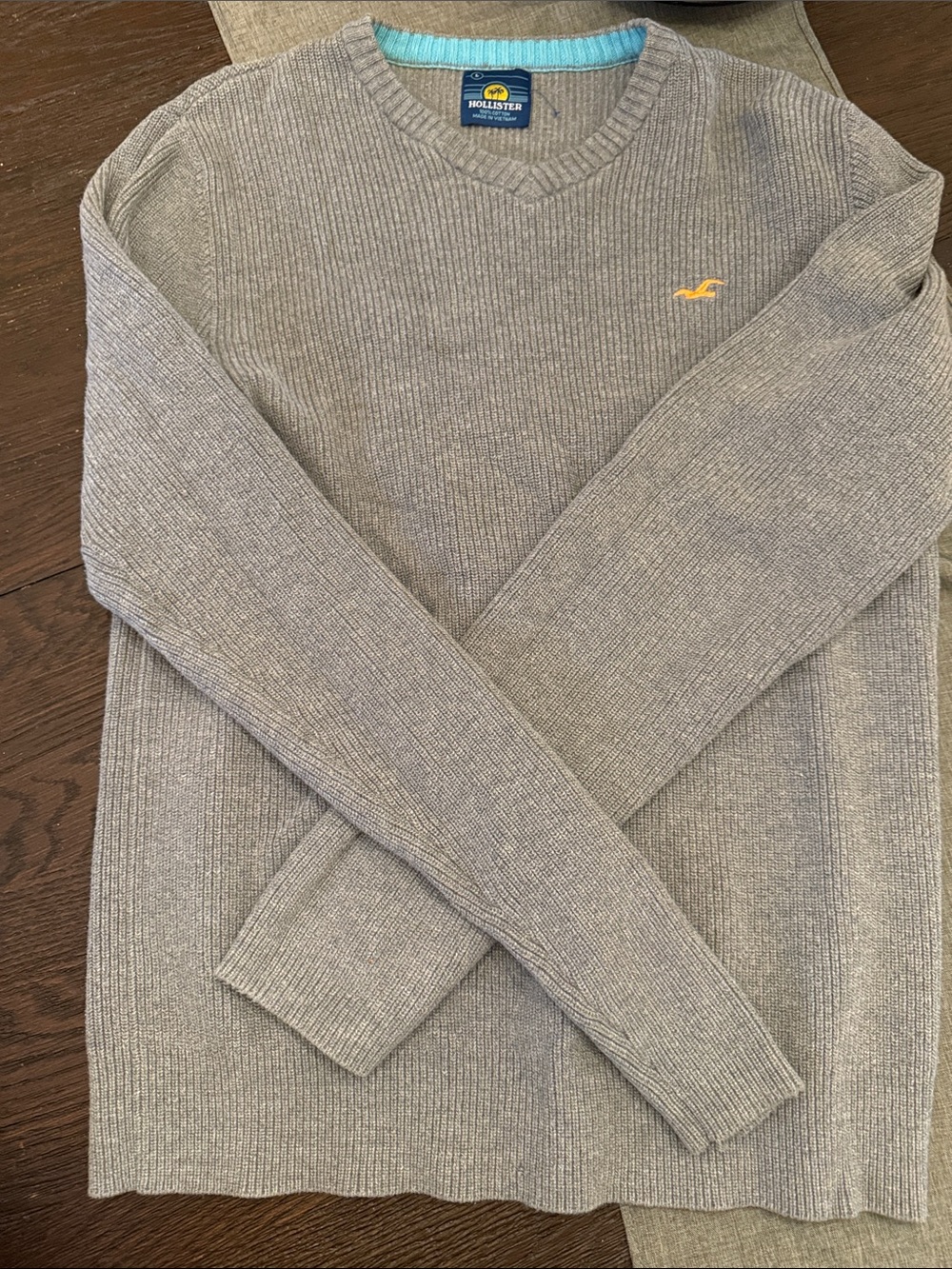 Hollister Men's Gray V-Neck Ribbed Sweater with Yellow Logo